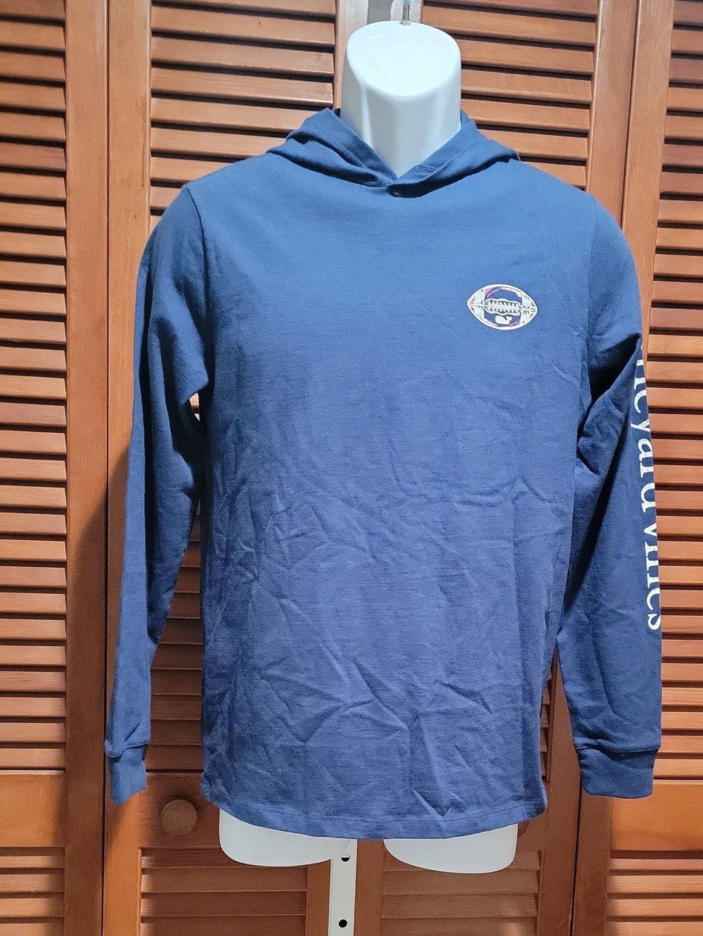 VINEYARD VINES LONG SLEEVE GRAPHIC TEE FOOTBALL WHALE HOODIE